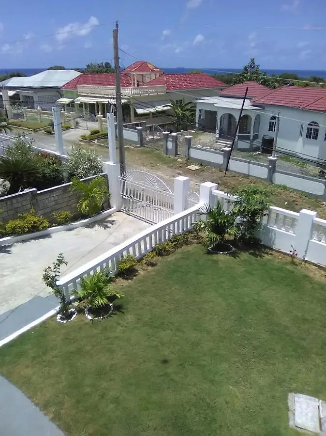 The Retreat Hotel Lyssons Guest house